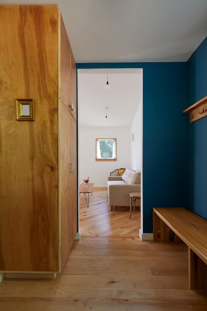 Entrance area with a place for your belongings.