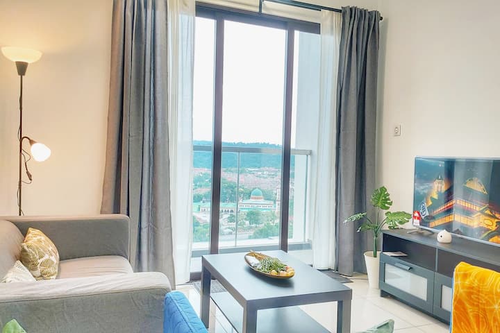 配备安卓电视的舒适客厅