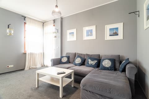 Spacious Apartment | 2 Bedrooms | Parking | Close