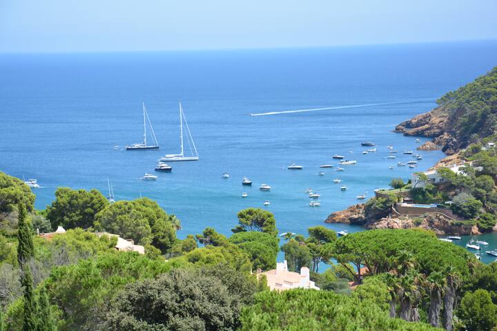 Fantastic Villa & Sea Views, 5 mins walk to beach gallery image 2