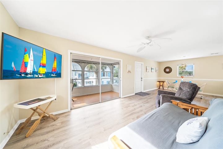 Riverfront, Gym, W/d, Dock, No Chores - Merritt Island, FL