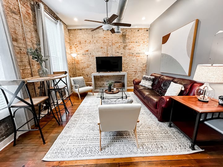 The Stay on Main Loft in downtown Jonesboro! Lofts for Rent in