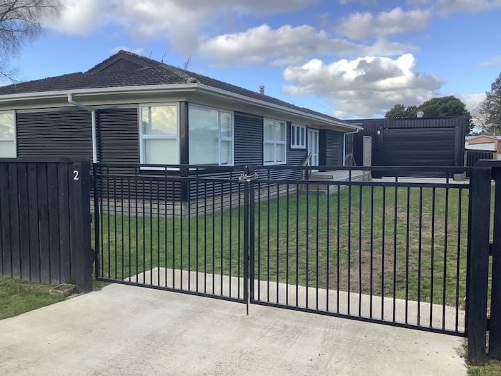Spacious Lake House Linen Provided Houses for Rent in Mangakino, Waikato, New Zealand Airbnb