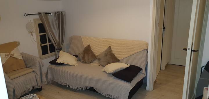 Pamja e dhomës së ndenjjes 1