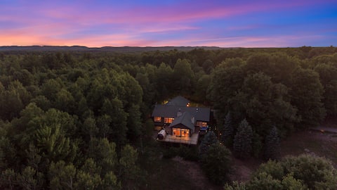 Stay with us at The Lilley Woods Lodge-Crystal