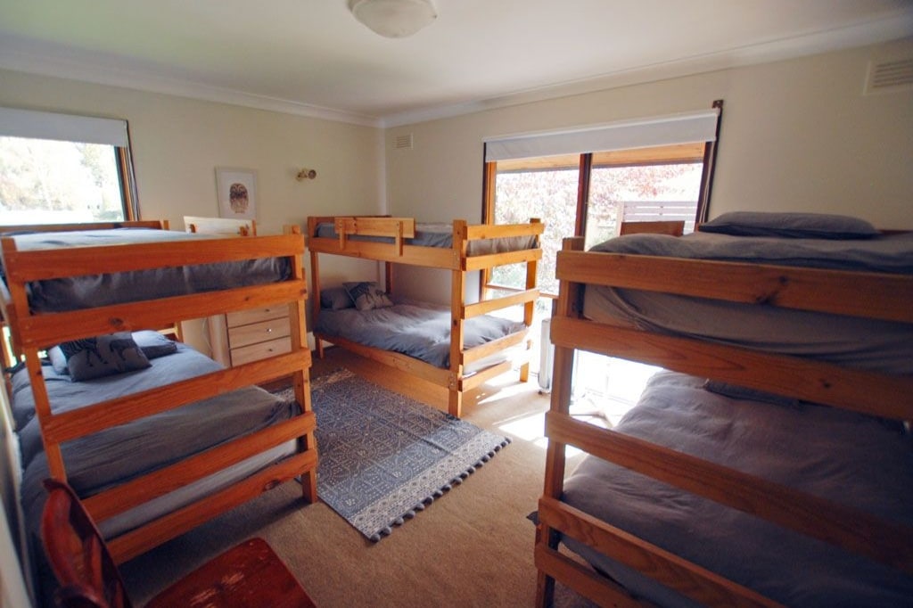 Više nema tri kreveta, već dva.