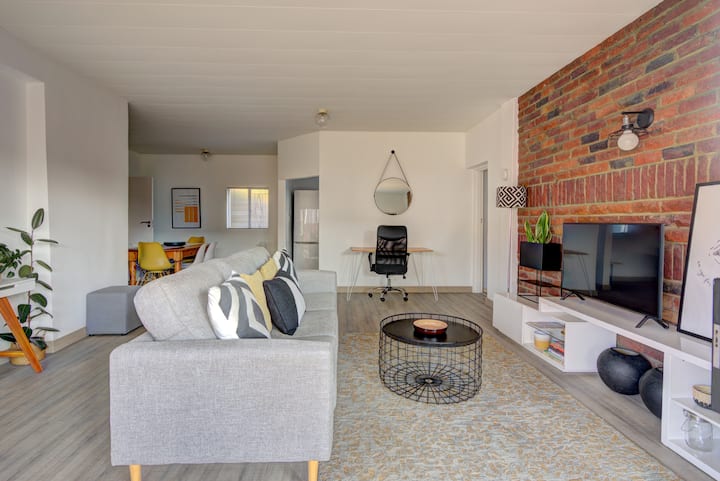 Pool Views At A Modern Apartment With Own Solar - Pretoria (Dél-Afrika)