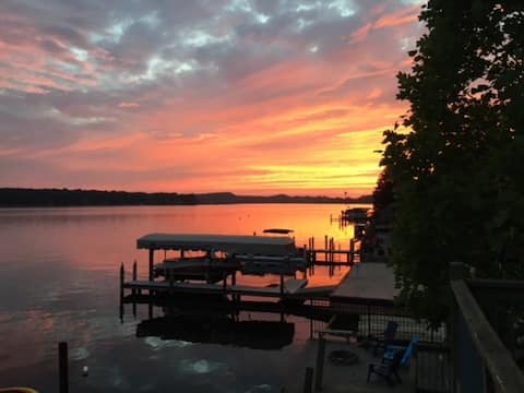 Waterfront Pentwater Lake -Can't get much closer!
