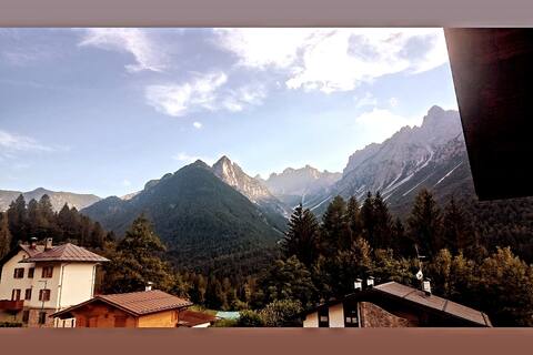 Into the Wild: Family Apartment with Dolomiti View