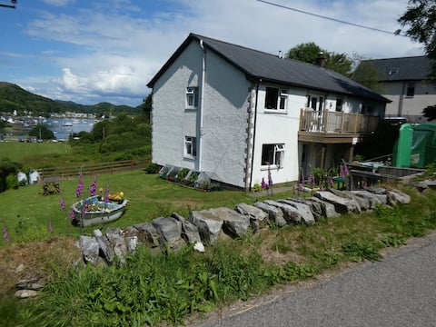 Dun Eistein has lovely views of the bay.