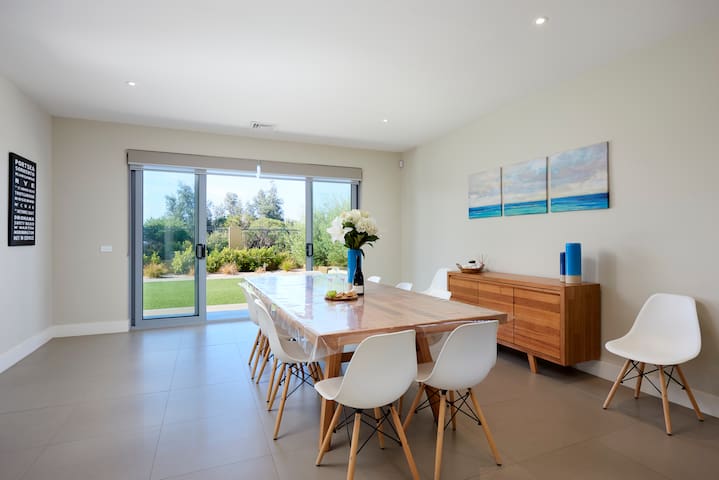 Beach Front Getaway gallery image 4