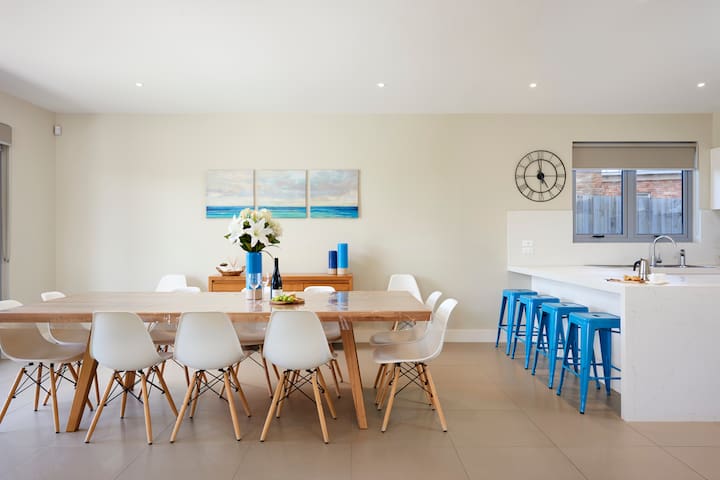 Beach Front Getaway gallery image 2