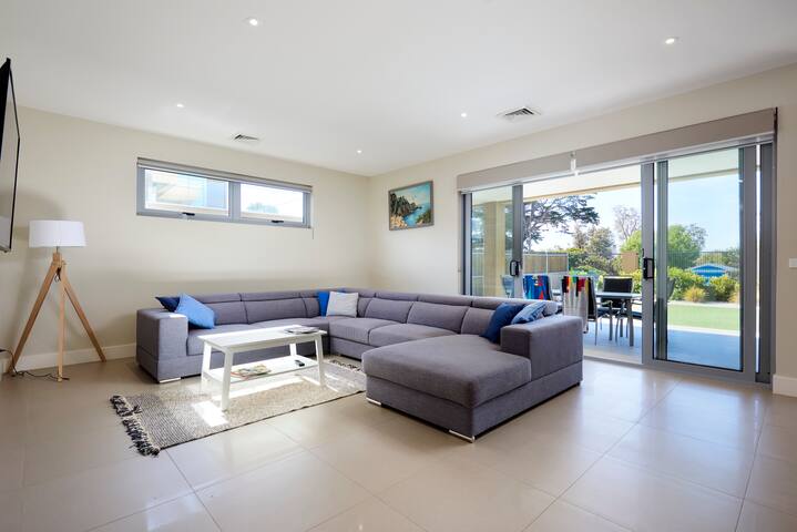 Beach Front Getaway gallery image 5