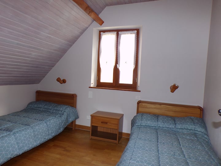 Chambre 2 : 2 lits 90X190