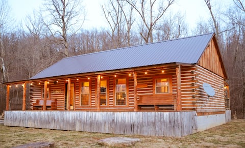 Successful Airbnb property: Sasafrass Luxury Log Cabin •creek • Lake •Sleeps 9 in Arkansas