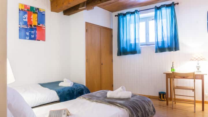 1-ლი საძინებელი - 2 ერთადგილიანი საწოლი