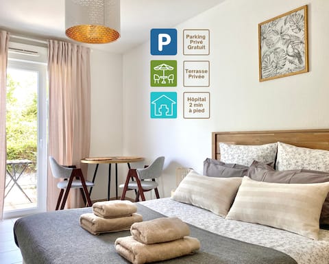 Studio in front of North Hospital with terrace