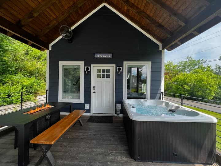 Modern Smoky Mountain Tiny House Tiny houses for Rent in Pigeon