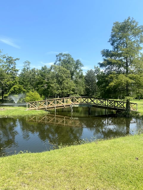 Sleepy Lagoon Retreat - River, Beach & Trails