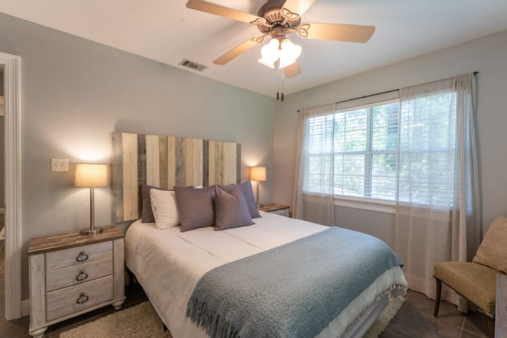 楼下标准双人床卧室# 2