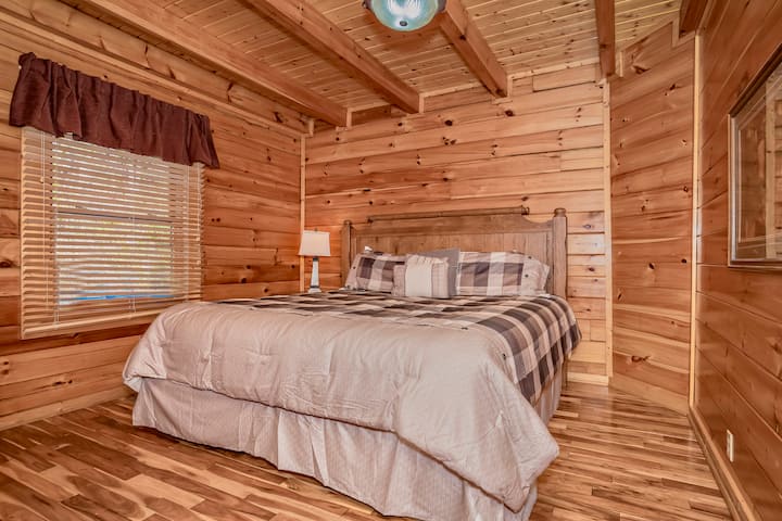 Ďalší pohľad na spálňu na hlavnej úrovni.