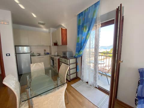Top performing Airbnb: Enjoy Sunsets at Fully Equipped APT near the beach in Bar