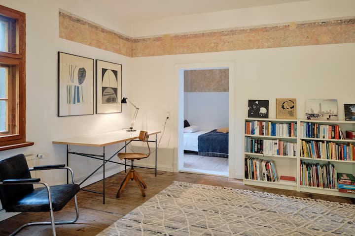 Desde la grande hasta la pequeña publicación (a través de la habitación) / Foto: Aubrey Wade