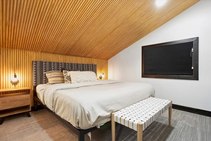 Საძინებელი 3 ზემოთ: საწოლი 193 × 203 სმ