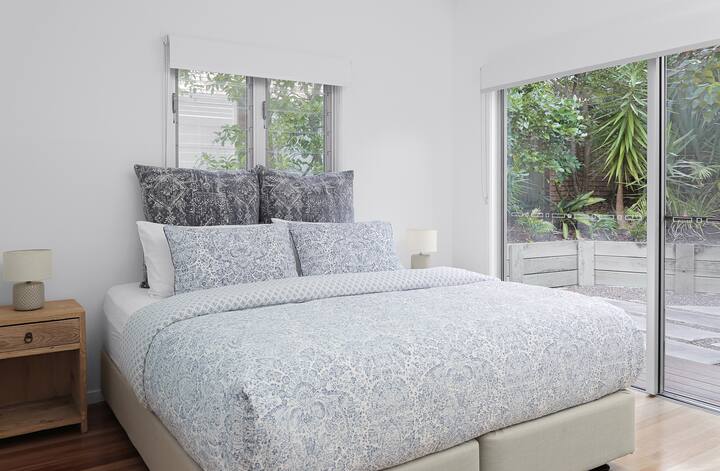 Priestranné spálne v uvoľnenej plážovej elegancii