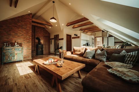 CSAKY MANSION apartment for 5 w/fireplace & sauna