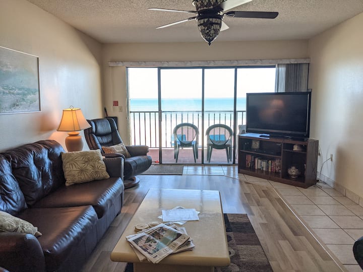 Spacious Beachfront Condo On Madiera Beach! (#106) - Madeira Beach, FL