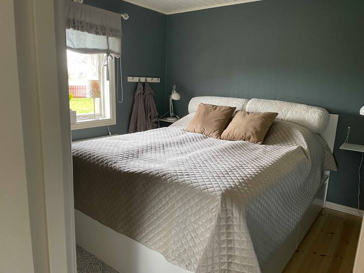 Bedroom with double bed. Bed linen is available for all sleeping places.
