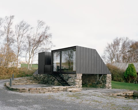 Top performing Airbnb: Boathouse by the lake in Sokn, Stavanger in Hundvåg