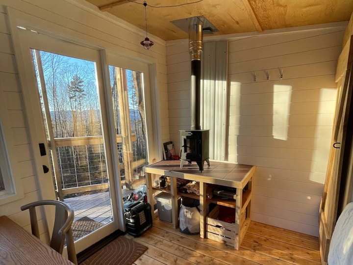 Treehut - Secluded Treehouse In The Forest - New England
