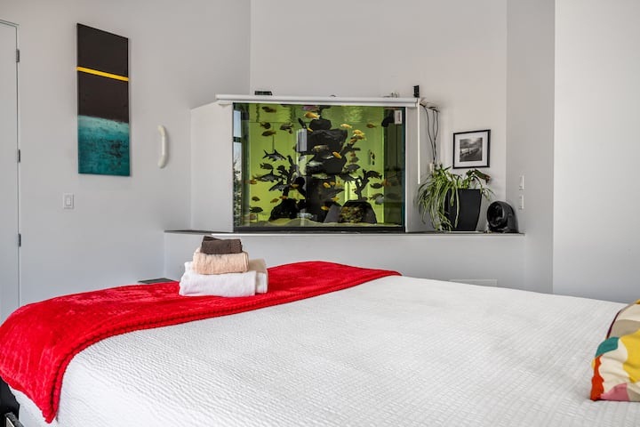 Bedroom 2. Queen Bed. 
500 Gallon Aquarium.