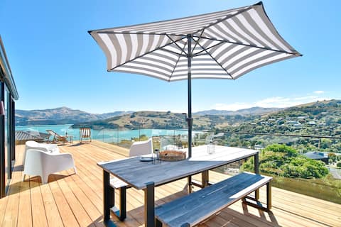 Stunning Views Await! Renovated Retreat in Akaroa