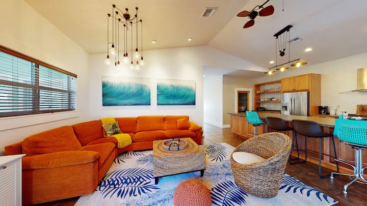 Charming Crescent Heights Home With Large Pool - St. Petersburg, FL
