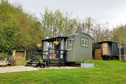 Happy Hare on Exmoor Shepherd Hut & Hot Tub