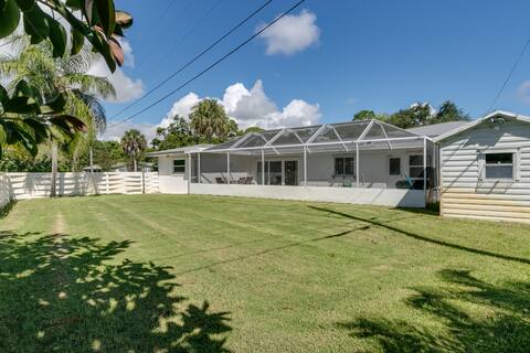 2 Pool Homes-8 Bedrooms 6 Baths-Sleeps 30 Game Rm