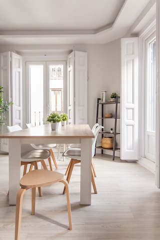 *Opera & Gran Vía: Luminoso, Amplio, FREE Parking gallery image 5