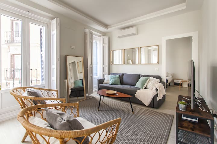 *Opera & Gran Vía: Luminoso, Amplio, FREE Parking gallery image 3