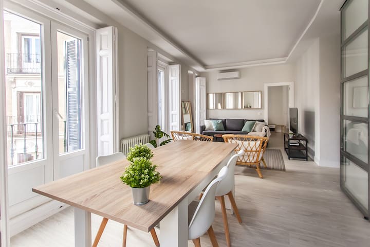 *Opera & Gran Vía: Luminoso, Amplio, FREE Parking gallery image 4