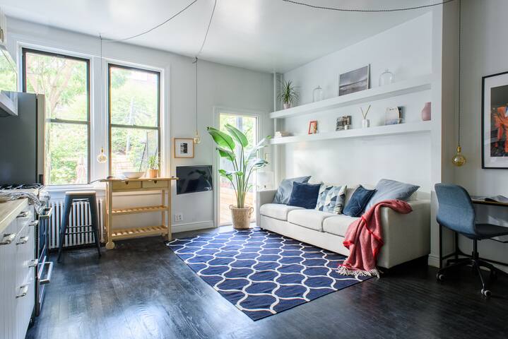 Beautiful Townhouse, private garden, Cobble Hill gallery image 4