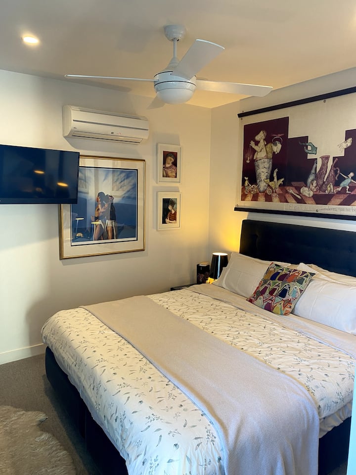 Beautiful King Size bedroom and ensuite Bathroom Bed and breakfasts