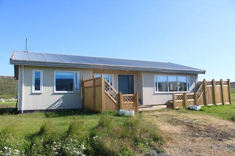 Big Kid - Villa with hot tub near Egilsstadir