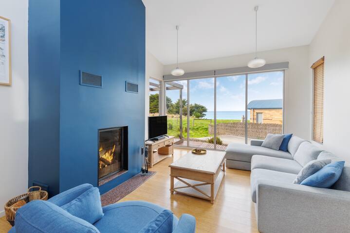 Chocolate Gannets Garden Villa with partial ocean views, 50 meters from the beach and 3 minute drive into town gallery image 2