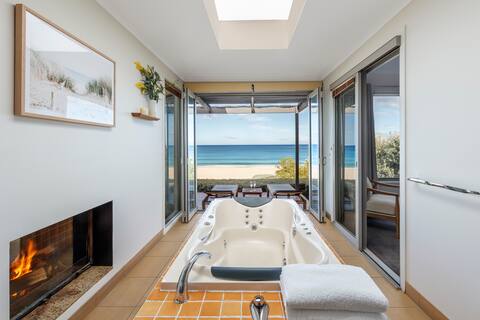 Chocolate Gannets Seafront Villa with full ocean views, 50 meters from the beach and 3 min drive int