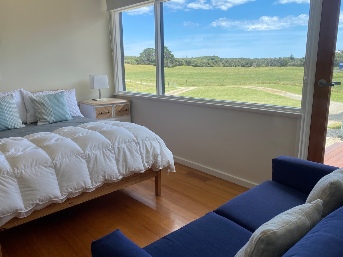 Plážová chatrč s poschodovou posteľou a gaučom