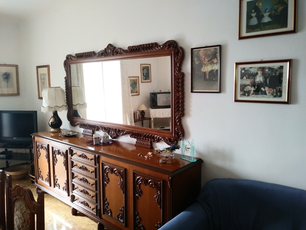 Annuncio Airbnb popolare: At Luigi and Maria's house a Taranto