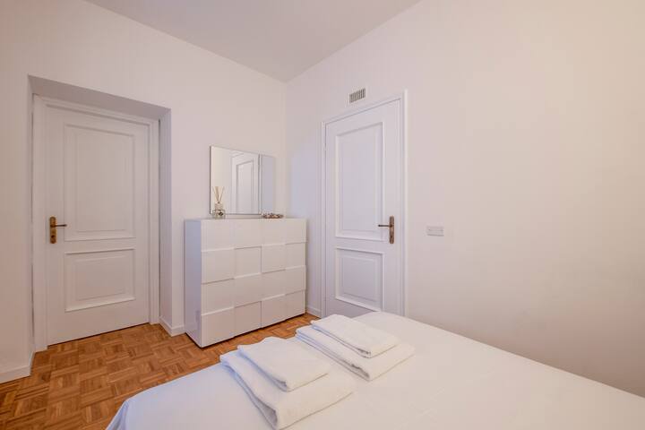 Milan Royal Suites – Brera Trilocale – 2 Camere gallery image 5